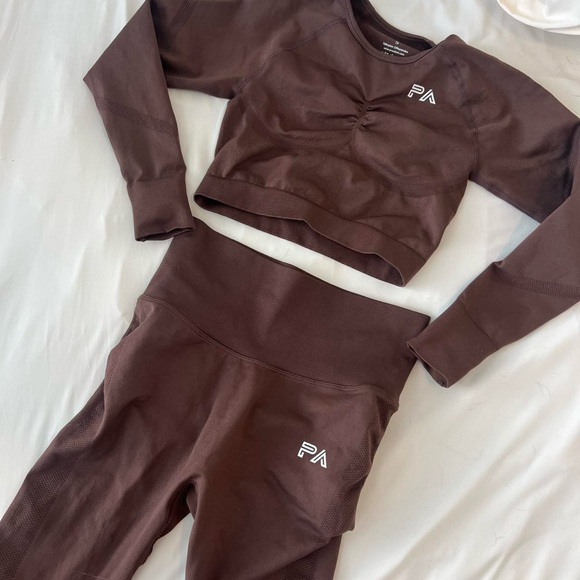 Brow Activewear Set - Picture 2 of 4